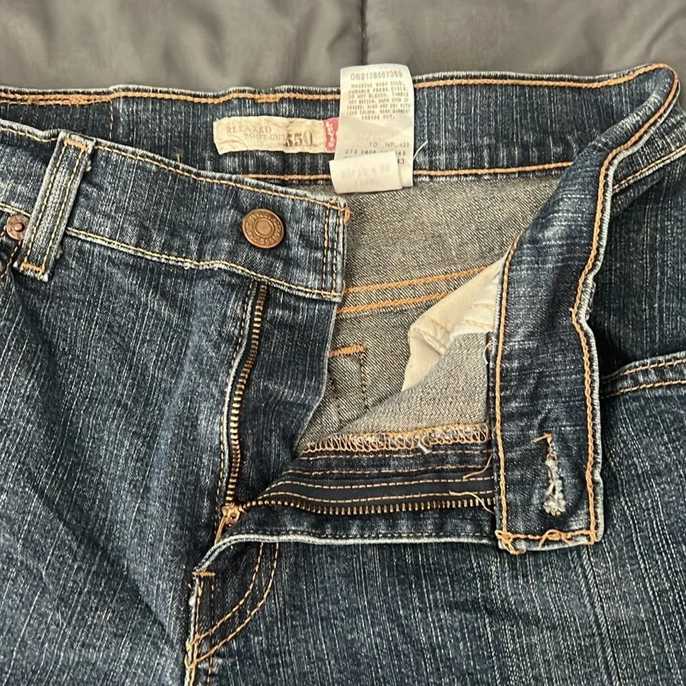Levi’s 550 Relaxed Bootcut Jean Size 6M *flaw